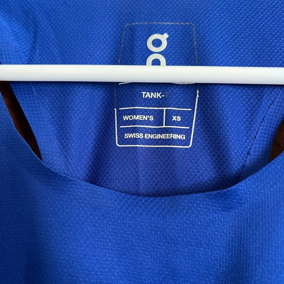 On Running Performance Tank - Picture 2 of 4